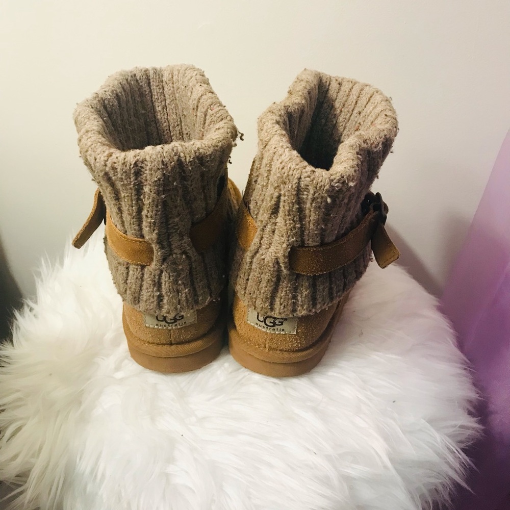 Pre-Own But In Good Condition Ugg Size6 - image 3